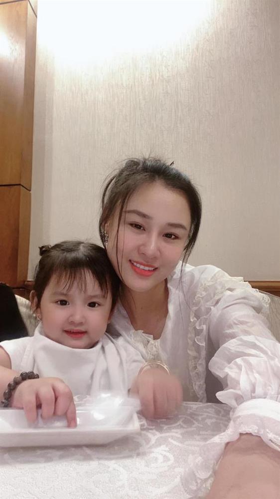 Vợ hai Vân Quang Long tố chị hai Mimi là vợ kết hôn giả với chồng mình, phủ nhận chuyện làm gái bia ôm-1