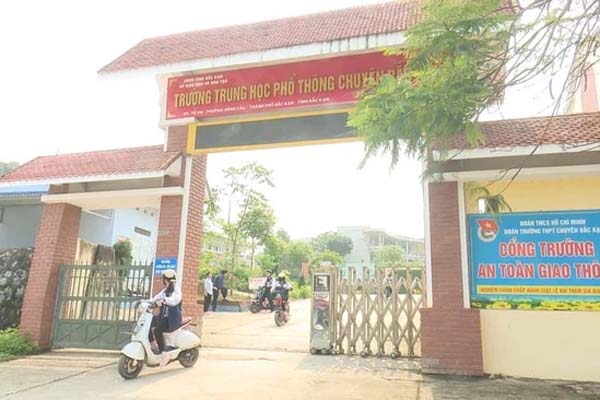 Thực hư thông tin nữ sinh nhảy từ tầng 3 trường học tự tử vì bị cô giáo bắt tài liệu khi thi-2