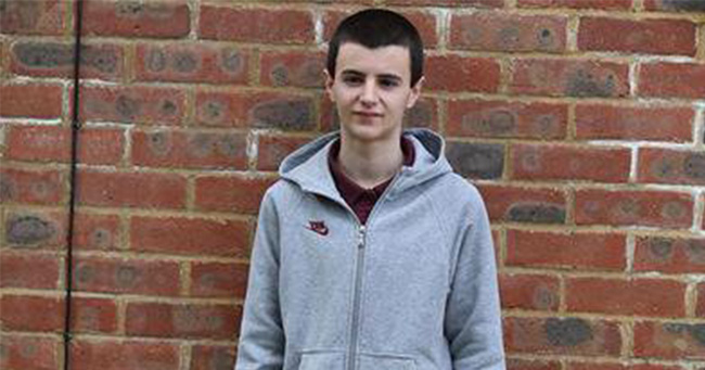 Ông bố trẻ nhất nước Anh sau 12 năm: Cậu bé ngây thơ đổ vỏ cho bạn gái giờ cuộc sống lẫn ngoại hình đều thảm hại đến xót xa-6