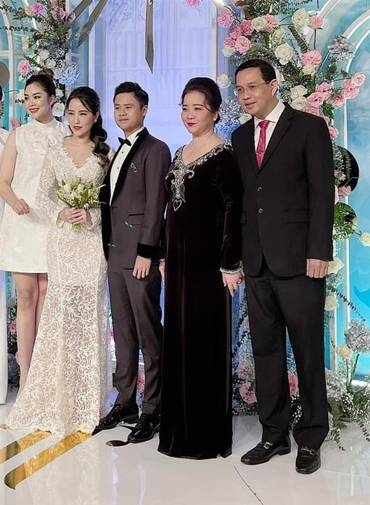 Đọ sắc những bà mẹ đại gia của hội rich kid: Bà trùm hàng hiệu Thủy Tiên sở hữu thần thái đỉnh cao, mẹ Phan Thành bí ẩn nhất Sài thành-1