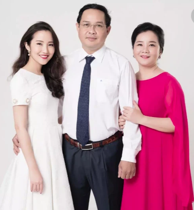 Đọ sắc những bà mẹ đại gia của hội rich kid: Bà trùm hàng hiệu Thủy Tiên sở hữu thần thái đỉnh cao, mẹ Phan Thành bí ẩn nhất Sài thành-10