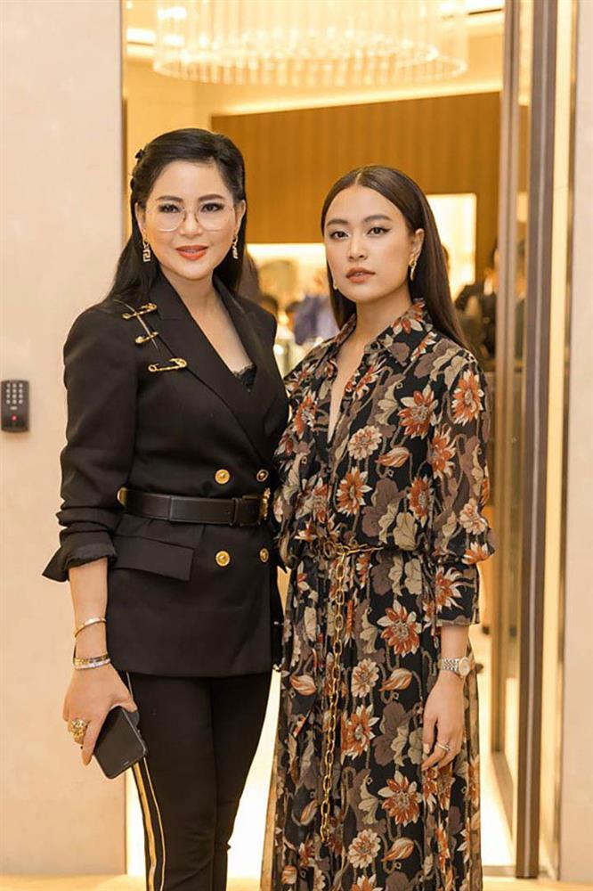 Đọ sắc những bà mẹ đại gia của hội rich kid: Bà trùm hàng hiệu Thủy Tiên sở hữu thần thái đỉnh cao, mẹ Phan Thành bí ẩn nhất Sài thành-25