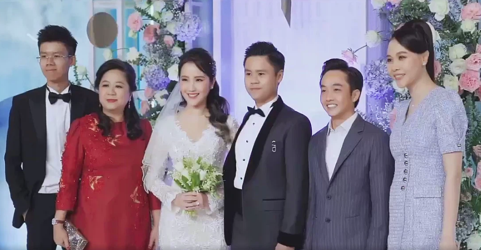 Đọ sắc những bà mẹ đại gia của hội rich kid: Bà trùm hàng hiệu Thủy Tiên sở hữu thần thái đỉnh cao, mẹ Phan Thành bí ẩn nhất Sài thành-26