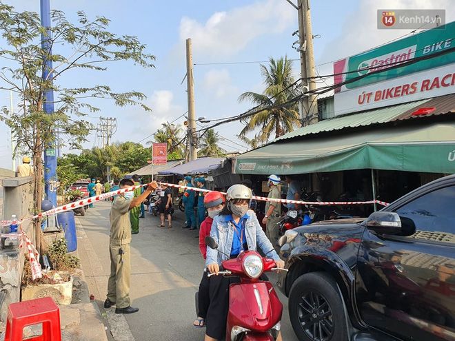 Cháy nhà ở Sài Gòn khiến 6 người trong gia đình tử vong, người thân khóc ngất tại hiện trường-2