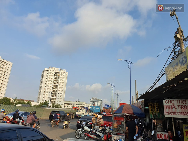 Cháy nhà ở Sài Gòn khiến 6 người trong gia đình tử vong, người thân khóc ngất tại hiện trường-4