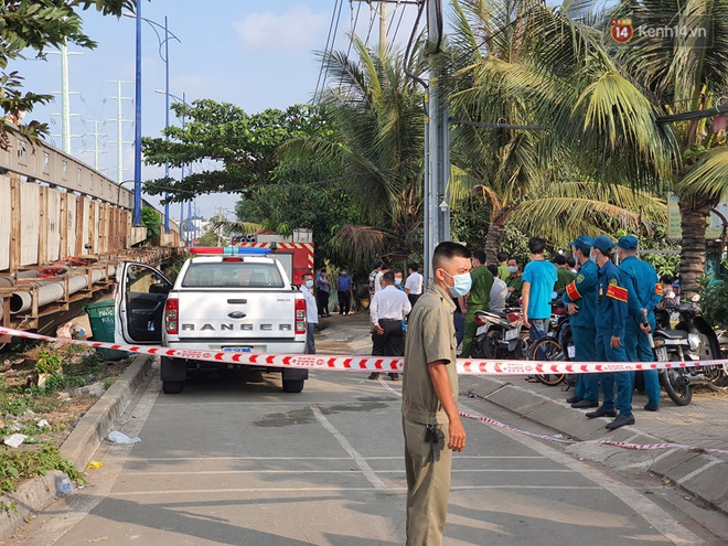 Cháy nhà ở Sài Gòn khiến 6 người trong gia đình tử vong, người thân khóc ngất tại hiện trường-7