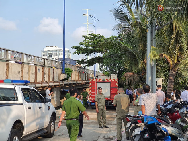 Cháy nhà ở Sài Gòn khiến 6 người trong gia đình tử vong, người thân khóc ngất tại hiện trường-9