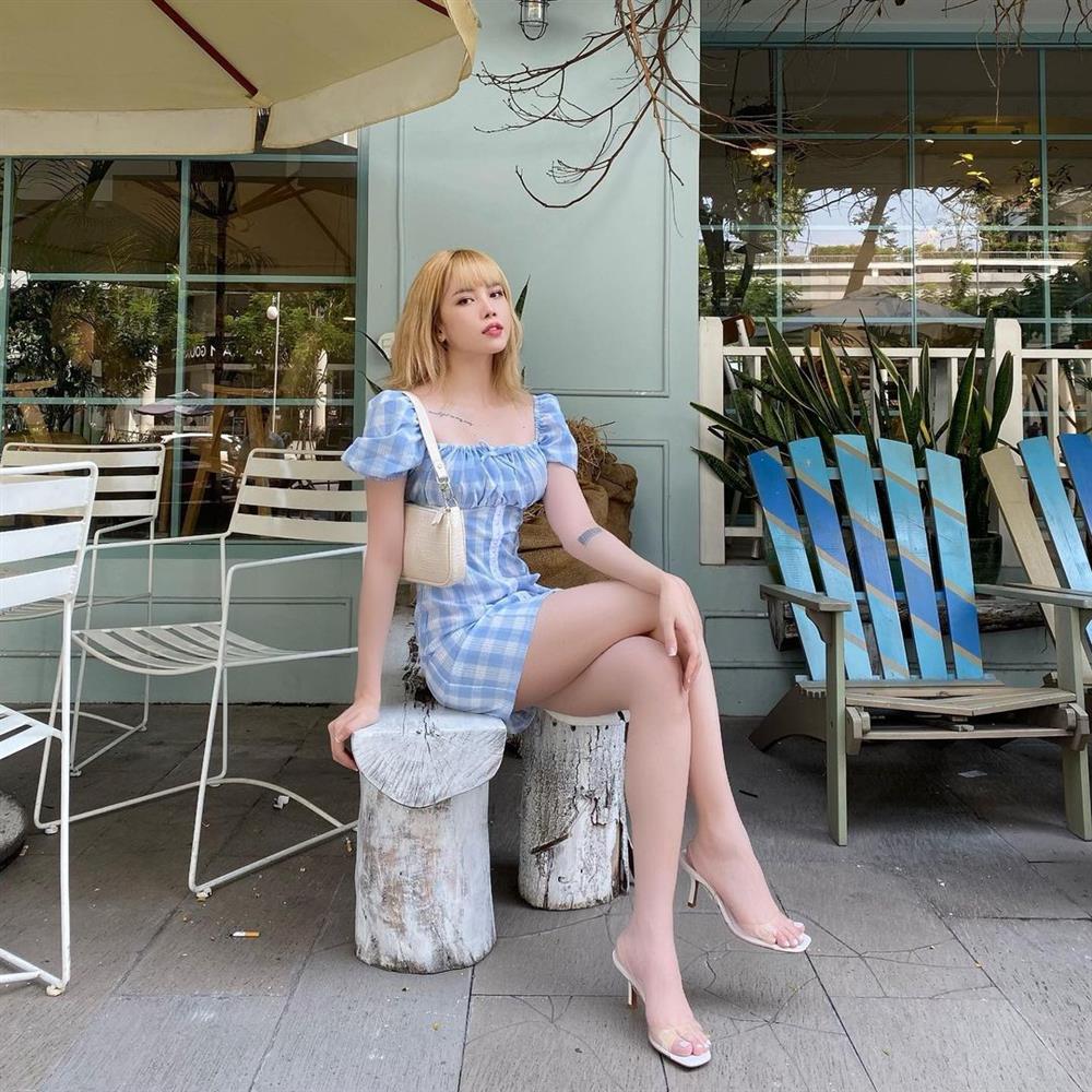 Thiều Bảo Trâm chỉ diện quanh 3 combo váy + giày dép này là luôn sành điệu từng centimet, chân được kéo dài miên man-9