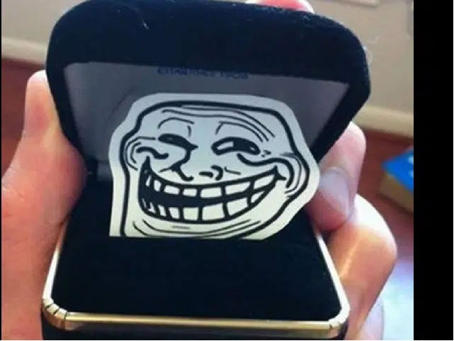 Cá tháng 4 troll đồng nghiệp thế nào cho chất?-4