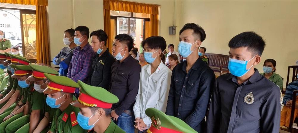 Vì 1 nữ tiếp viên karaoke, 16 thanh niên lãnh gần 100 năm tù-2