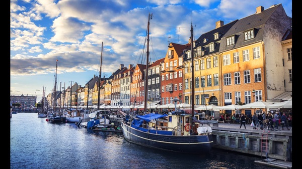 Ngày Cá tháng Tư các nước trên thế giới làm gì?-6