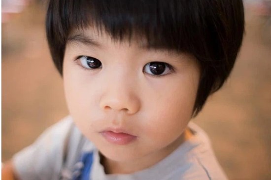 Cha mẹ đừng vội mừng nếu con có 2 biểu hiện sau, bởi có thể con đang gặp vấn đề tâm lý nghiêm trọng