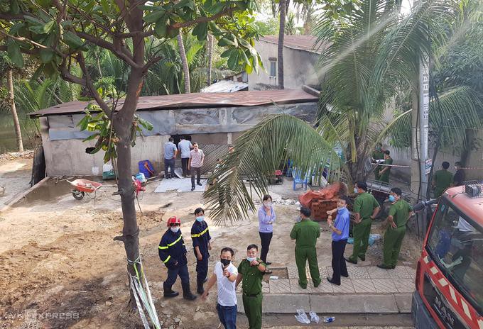 Cận cảnh hiện trường tang thương vụ cháy 6 người chết ở TP Thủ Đức: Căn nhà bốn phía kín mít, 5 xe máy cháy trơ khung bịt kín cửa ra vào-3