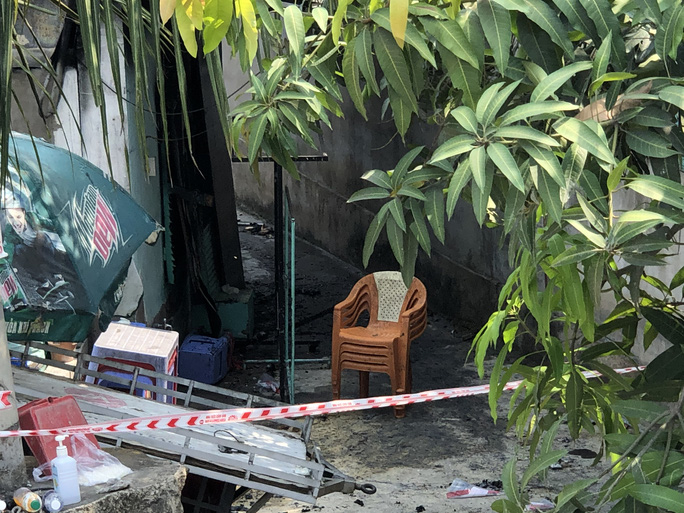 Cận cảnh hiện trường tang thương vụ cháy 6 người chết ở TP Thủ Đức: Căn nhà bốn phía kín mít, 5 xe máy cháy trơ khung bịt kín cửa ra vào-5