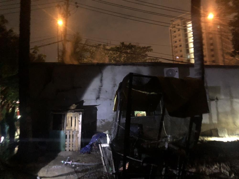 Cận cảnh hiện trường tang thương vụ cháy 6 người chết ở TP Thủ Đức: Căn nhà bốn phía kín mít, 5 xe máy cháy trơ khung bịt kín cửa ra vào-10