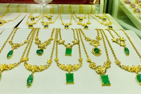 Giá vàng hôm nay 31/3: USD tăng vọt, vàng tụt giảm