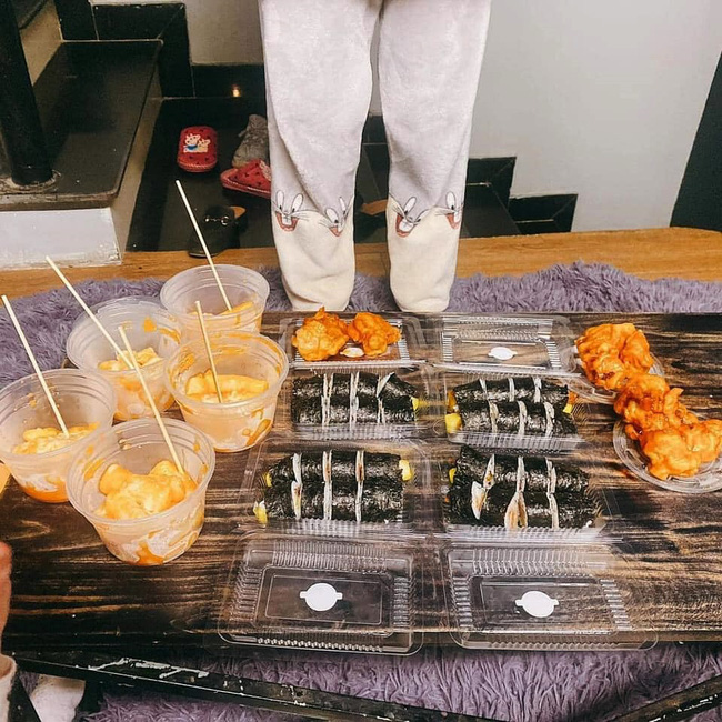 MXH dậy sóng với bài viết của cô gái Hà Nội tố ăn gimbap đến thủng dạ dày vì nuốt phải móc sắt”, tiết lộ chủ quán biếu tiền thăm hỏi nhưng lấy lại rồi biến mất”!?-6