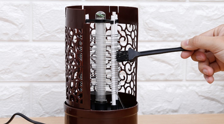 Làm sạch đèn bắt muỗi với 3 bước đơn giản, hiệu quả đạt được sẽ đến sau vài phút-6