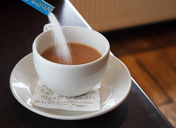 Vì sao không nên pha cà phê với sữa đặc, đường trắng? Top 5 nguyên liệu pha cà phê hại sức khỏe nhất-1