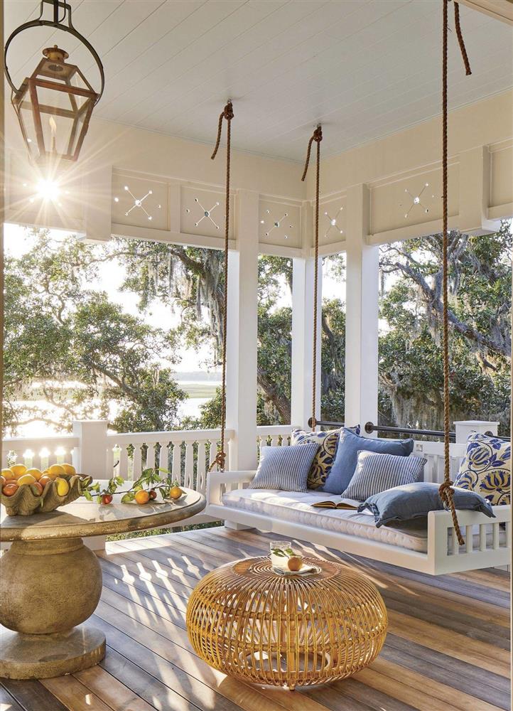 Ý tưởng chỗ ngồi ngoài trời thay thế cho không gian nóng bức trong nhà, nhìn sang trọng, phong cách thế này mùa hè oi bức có là gì-1