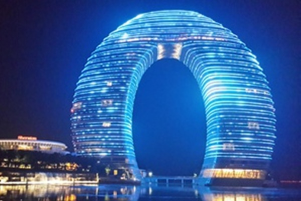 Tháp đồng hồ nghiêng 15 độ ở Malaysia-1