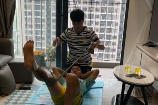 Tin vui: Đỗ Hùng Dũng bắt đầu tập luyện hồi phục chấn thương sau ca phẫu thuật
