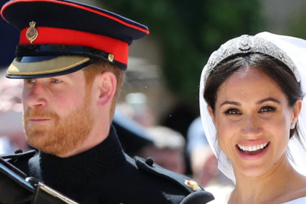 Nữ hoàng Anh lần đầu tiên xuất hiện công khai sau 5 tháng ở ẩn, dạy cho vợ chồng Meghan bài học một cách đầy tinh tế-3