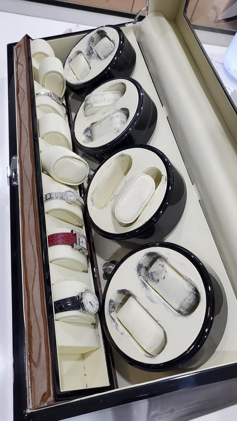 Sau khi bị cuỗm mất hơn 15 tỉ đồng, Ngọc Trinh thuê thêm bảo vệ, chuyển tài sản quý giá đến nơi khác-3