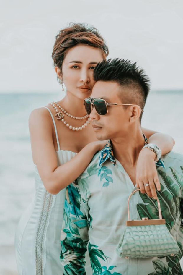 Sau ồn ào ly hôn bà cả, Minh Nhựa tậu đồng hồ hơn 7 tỷ tặng vợ 2-1