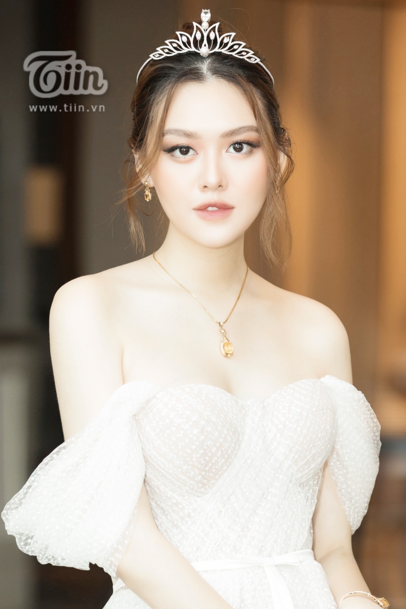 Á hậu Tường San lộ bụng bầu to tại sự kiện-1