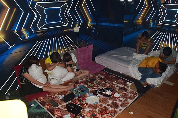 Ổ ma túy trá hình trong nhà nghỉ ở Huế: Lắp camera, chuông báo động, cách âm, đóng cửa như không hoạt động-1