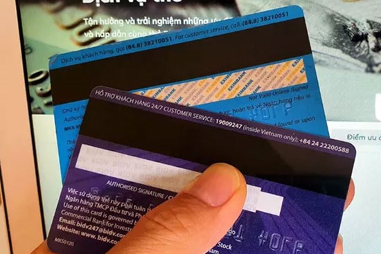 Các ngân hàng chính thức dừng phát hành thẻ từ