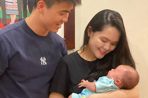 Cầu thủ Duy Mạnh tranh thủ đi mua đồ cho con trai tại Dubai-7