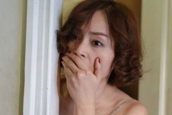 Mẹ chồng lên chơi mà vợ tôi bưng mâm cơm toàn thức ăn thừa lên để đãi bà-2