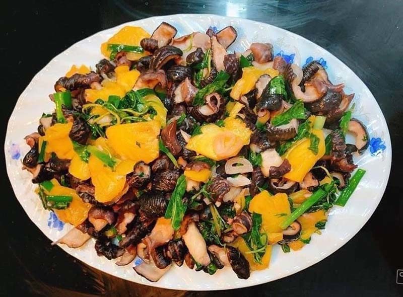 Loại nấm lạ mới xuất hiện, rầm rộ mua ăn, dân buôn bán vài tạ/ngày-2