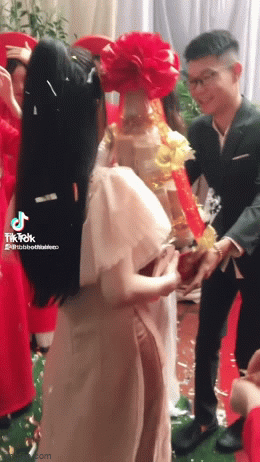 Đám hỏi gây sốt khi tặng cô dâu nguyên tráp trà sữa trân châu đường đen, nhìn đội bê lễ khệ nệ vào nhà nhìn đến thương-1