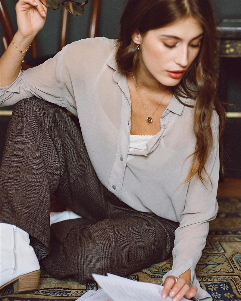 5 kiểu áo sơ mi chân ái của gái Pháp, lên đồ đơn giản cũng đạt tròn 100 điểm tinh tế-12