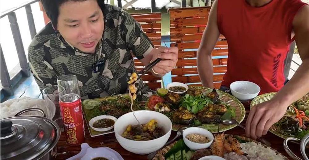 Khoa Pug bất ngờ tung clip với lời nhắn: Video cuối cùng tại Việt Nam, tạm biệt-2