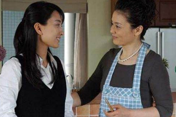 Mang cơm đi làm vì có thai không được ăn ngoài, hôm cầm nhầm hộp cơm mẹ chồng chuẩn bị cho chồng, mở ra tôi choáng váng vô cùng-1