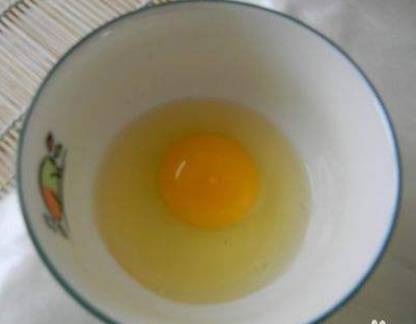 Khi chiên trứng, nên cho vào lúc dầu lạnh hay nóng? Nhiều người đang làm sai, không có gì lạ khi trứng bị dính vào chảo-2