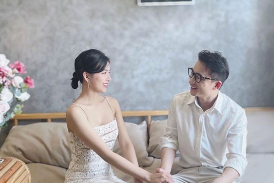 Phan Mạnh Quỳnh bất ngờ thông báo kết hôn với bạn gái kém 4 tuổi sau 5 năm hẹn hò?