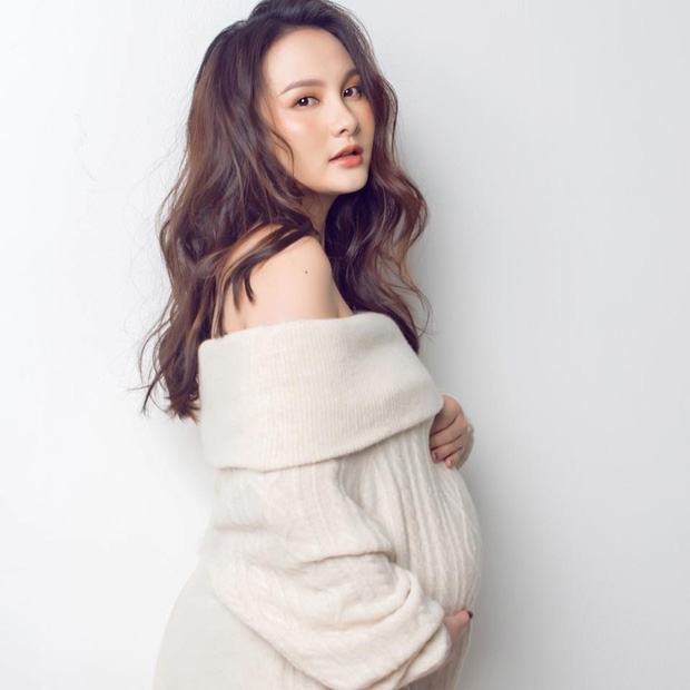 Bảo Thanh chụp ảnh khoe nhan sắc cuối thai kì, đang tạo dáng thơ thơ thì giật bắn mình: Nguyên nhân là do em bé trong bụng-1