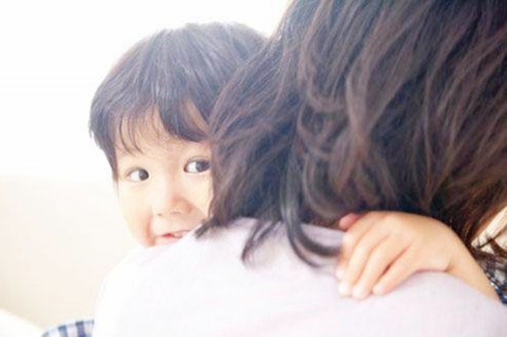 Bà mẹ đơn thân và cậu con trai 14 tuổi ngủ chung giường, nghe thấy tiếng động lạ vào ban đêm cô liền quyết định tách giường ngay lập tức-3