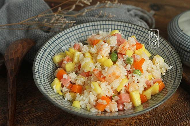 Cơm chiên đừng làm theo cách quen thuộc, thêm thứ quả này vào ai cũng thích-1