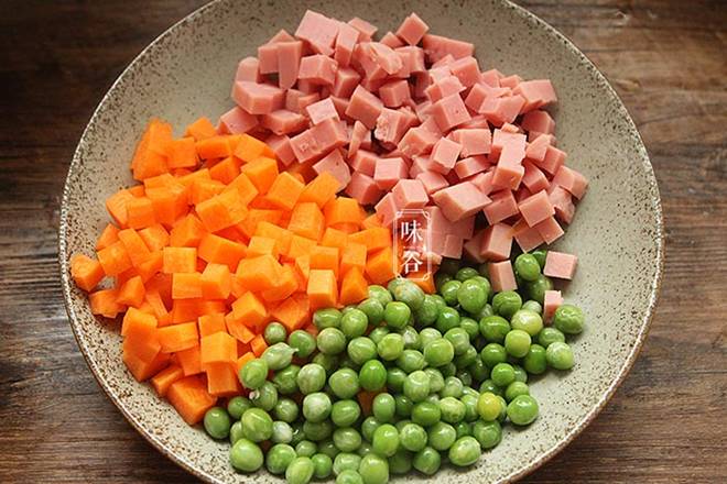 Cơm chiên đừng làm theo cách quen thuộc, thêm thứ quả này vào ai cũng thích-4