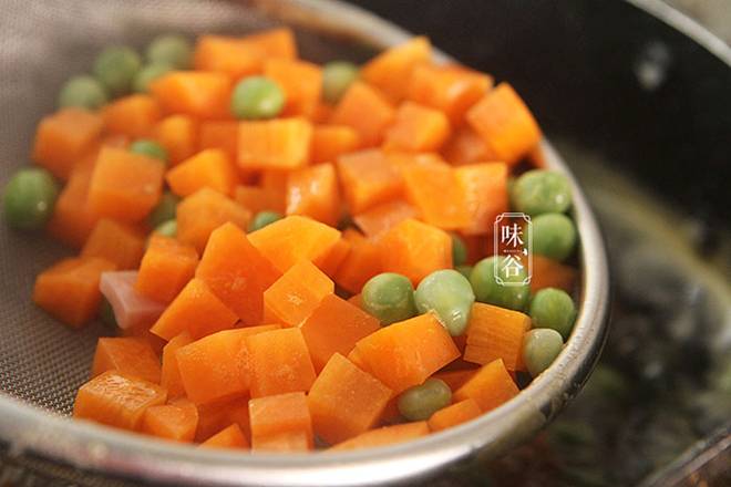 Cơm chiên đừng làm theo cách quen thuộc, thêm thứ quả này vào ai cũng thích-5