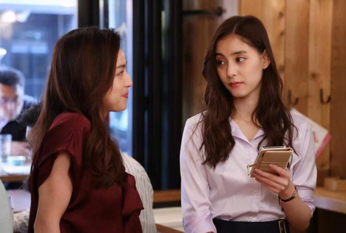 Ngày cưới chú rể tặng ngược chị vợ 5 chỉ vàng khiến cô dâu sững sờ, nhưng lời phát biểu của anh lại khiến cả hôn trường vỗ tay-1