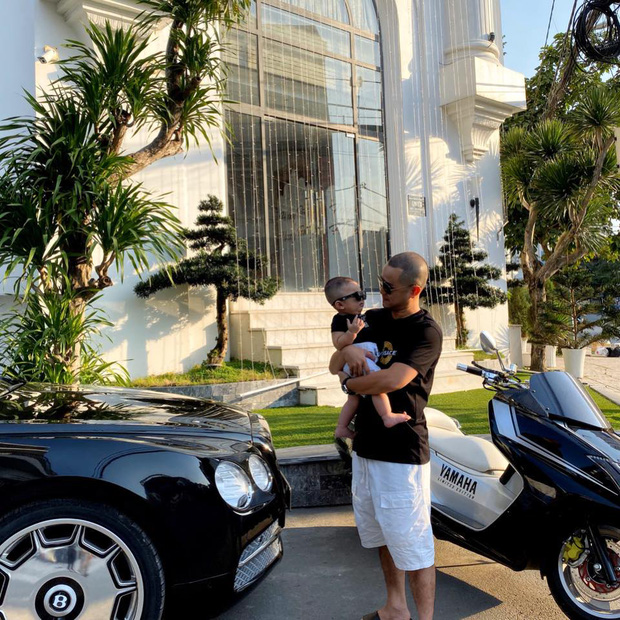 Bên trong biệt thự 2 mặt tiền của anh trai Bảo Thy: Tiện nghi như khách sạn, rộng đến mức đạp xe được trong nhà-1