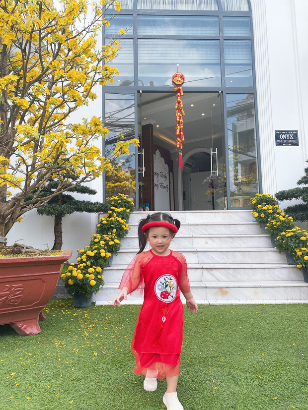 Bên trong biệt thự 2 mặt tiền của anh trai Bảo Thy: Tiện nghi như khách sạn, rộng đến mức đạp xe được trong nhà-2