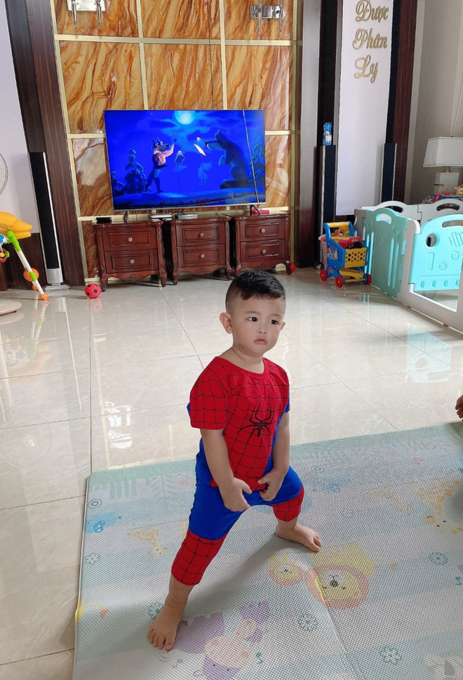 Bên trong biệt thự 2 mặt tiền của anh trai Bảo Thy: Tiện nghi như khách sạn, rộng đến mức đạp xe được trong nhà-3